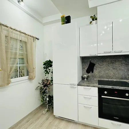 Almera 1 Alexandros Apartment
